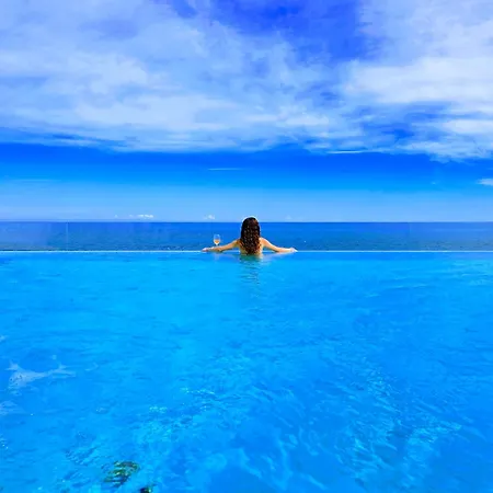 Pearl With Sea Access & Shared Pool סנטה פלביה