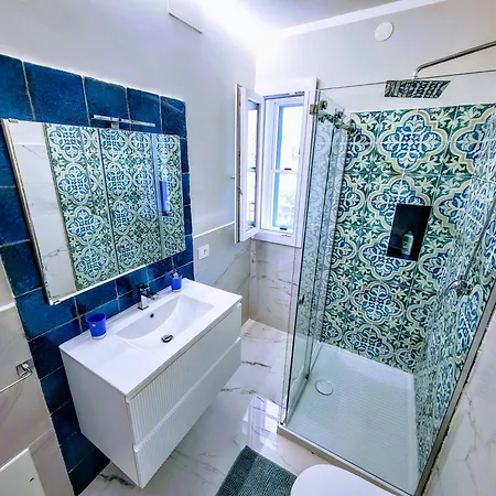 Pearl With Sea Access & Shared Pool דירה
