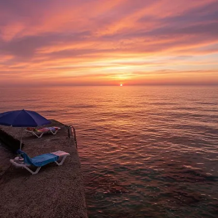 Pearl With Sea Access & Shared Pool סנטה פלביה