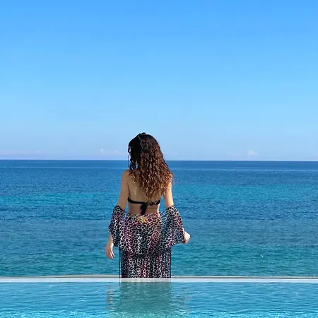 Pearl With Sea Access & Shared Pool דירה