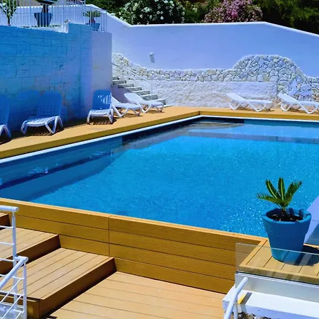 Apartment Pearl With Sea Access & Shared Pool