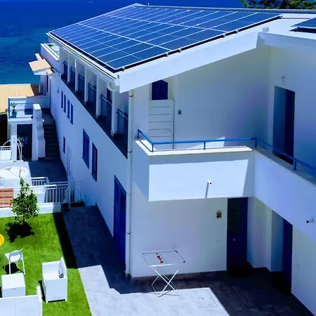 Pearl With Sea Access & Shared Pool *