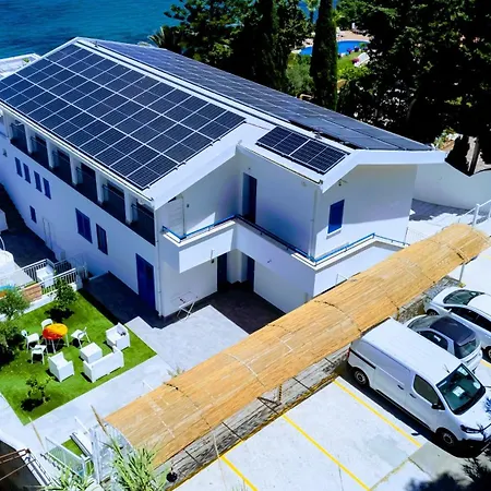 Pearl With Sea Access & Shared Pool Apartment